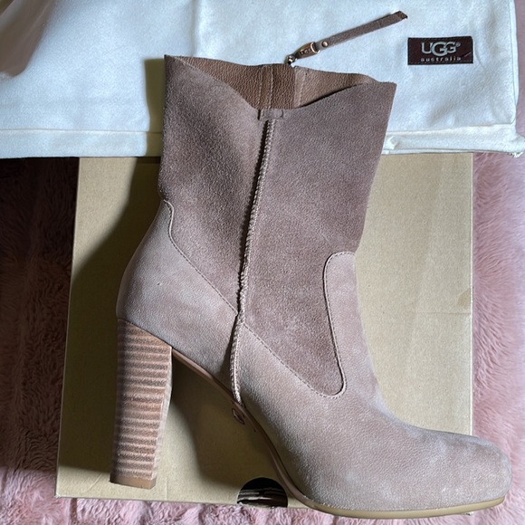 UGG Athena- Size 7.5 Excellent Condition - Picture 3 of 15